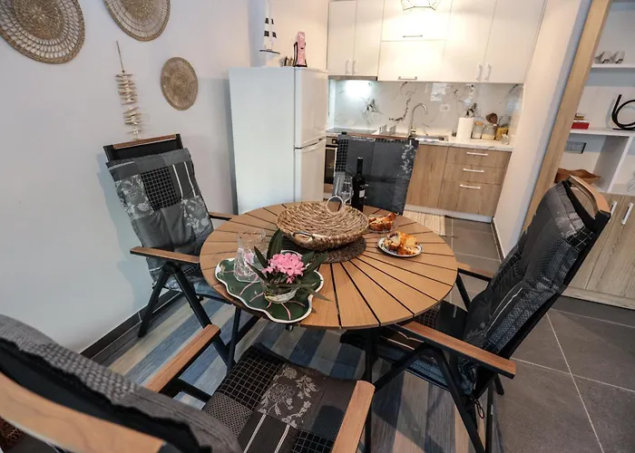 Costal Charm Golem (Tirana)