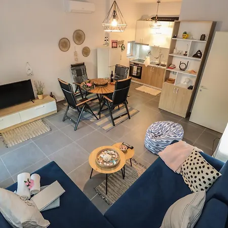 Costal Charm Apartment